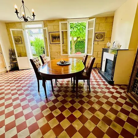 فندق Maison En Pierre Avec Piscine Pres De Bordeaux