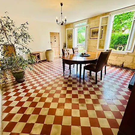 فندق Maison En Pierre Avec Piscine Pres De Bordeaux