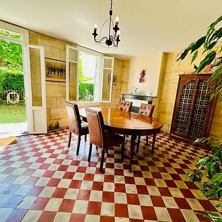 Maison En Pierre Avec Piscine Pres De Bordeaux فندق Montussan
