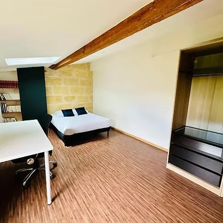 فندق Maison En Pierre Avec Piscine Pres De Bordeaux