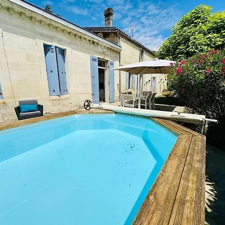 فندق Maison En Pierre Avec Piscine Pres De Bordeaux *