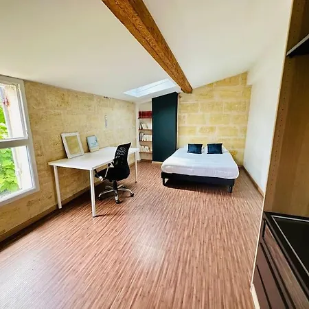 فندق Maison En Pierre Avec Piscine Pres De Bordeaux Montussan