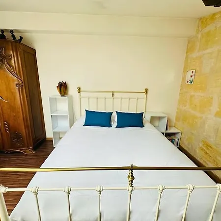 فندق Maison En Pierre Avec Piscine Pres De Bordeaux Montussan
