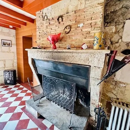 فندق Maison En Pierre Avec Piscine Pres De Bordeaux